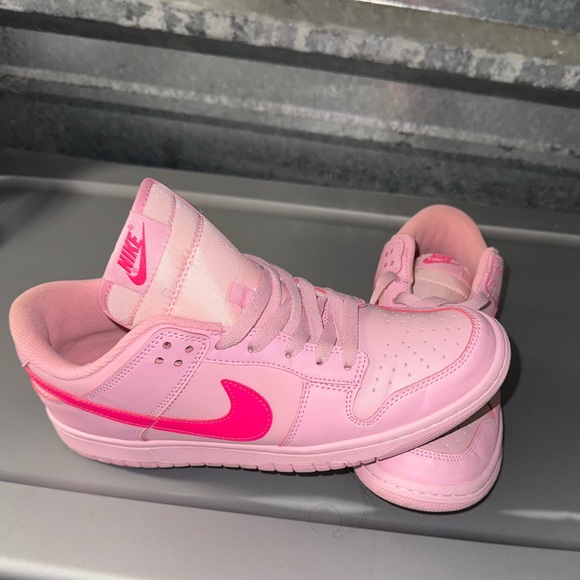 Nike Triple Pink Dunks (Low) - Picture 2 of 4
